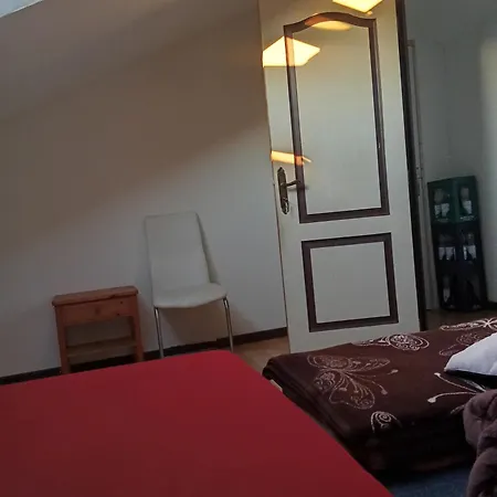 Δωμάτια σε οικογενειακή κατοικία Dans Appartemnt A